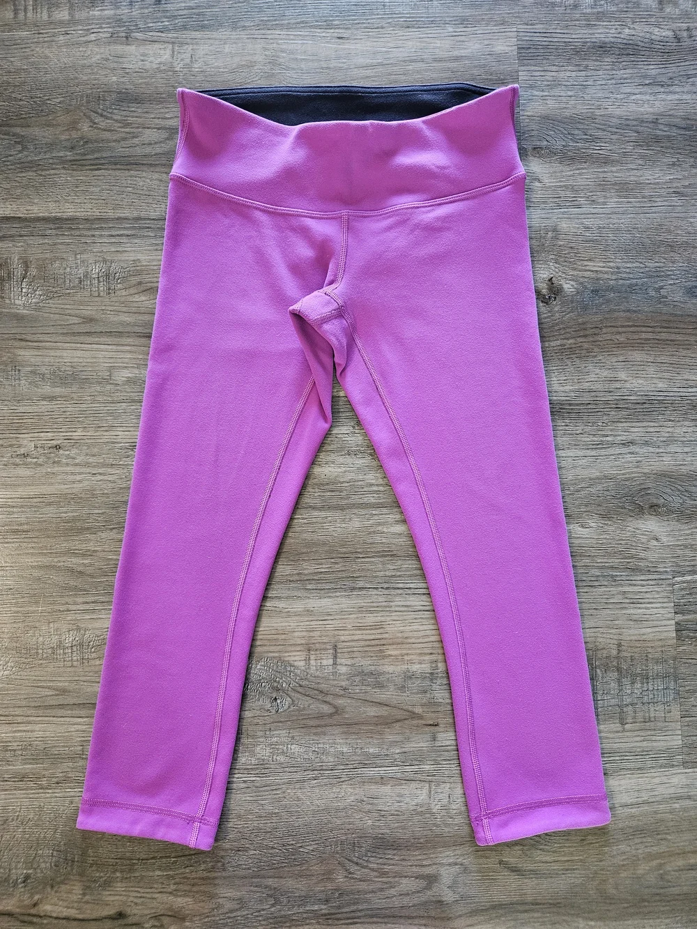 Lululemon‎ Plum Pink & Black Reversible Capri Leggings